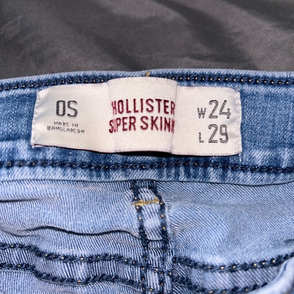 Distressed jeans - Picture 3 of 5